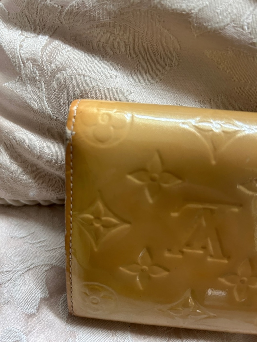 7010. Authentic Louis Vuitton Vernis Monogram Wallet - Yellow Patent - Picture 4 of 14